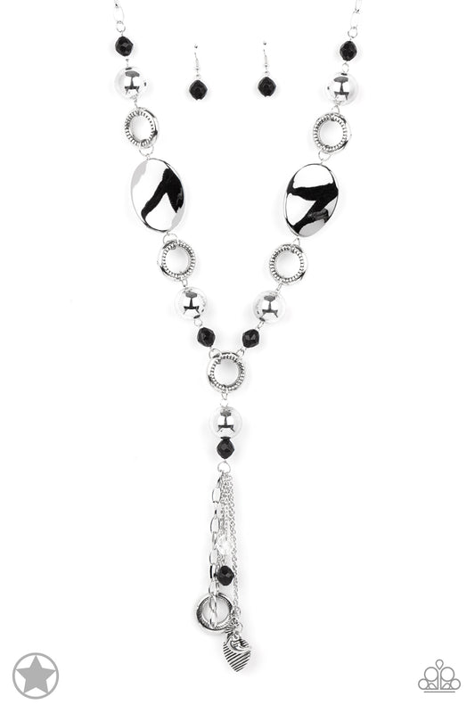 Paparazzi  Necklace ♥ Total Eclipse Of the Heart ♥-Black, Silver