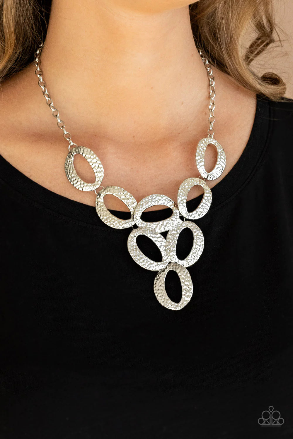 Paparazzi Necklace~ OVAL The Limit - Silver