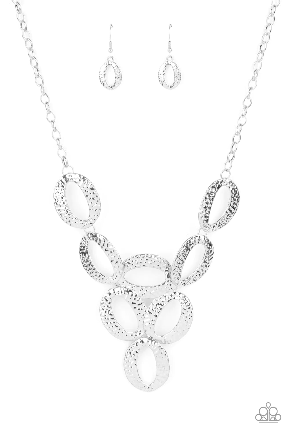 Paparazzi Necklace~ OVAL The Limit - Silver