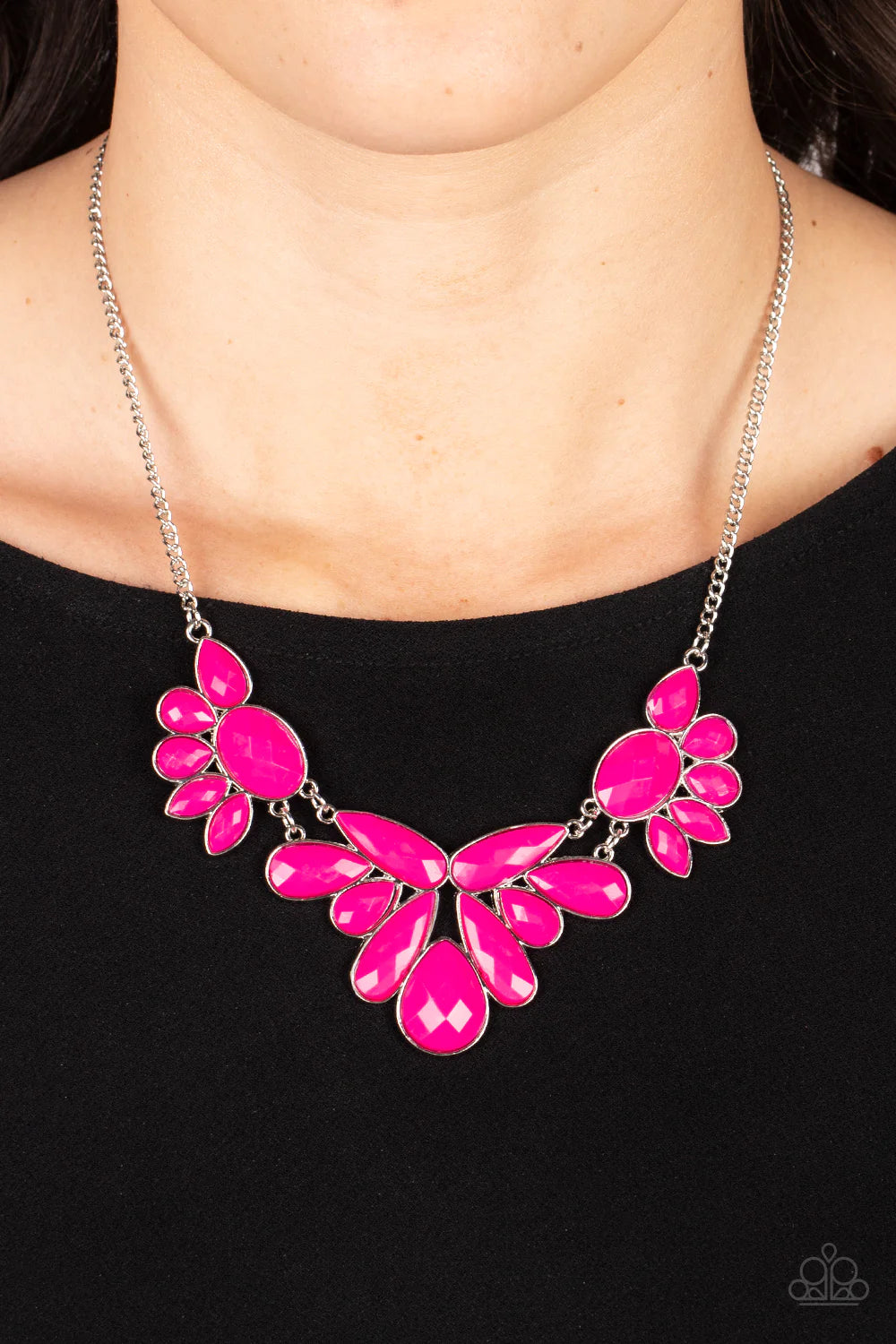 Paparazzi Necklace ~A Passing FAN-cy - Pink